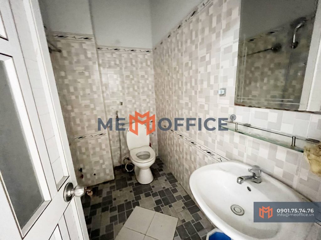 Nhà vệ sinh văn phòng cho thuê Cao ốc 405 Đỗ Xuân Hợp (405 Đỗ Xuân Hợp, Phường Phước Long B, Quận 9, TP. Thủ Đức) - Hotline 0901.75.74.76