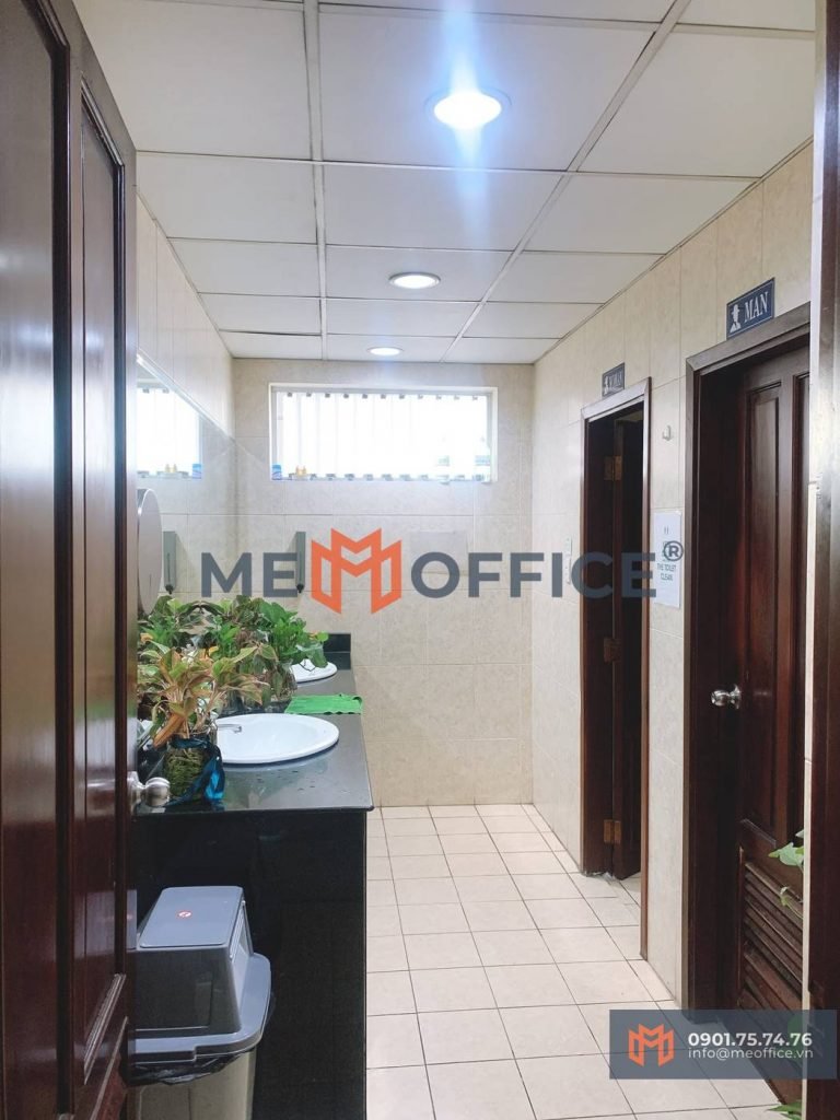 Nhà vệ sinh văn phòng cho thuê Charmington La Pointe (181 Cao Thắng, Phường 12, Quận 10) - Hotline 0901.75.74.76