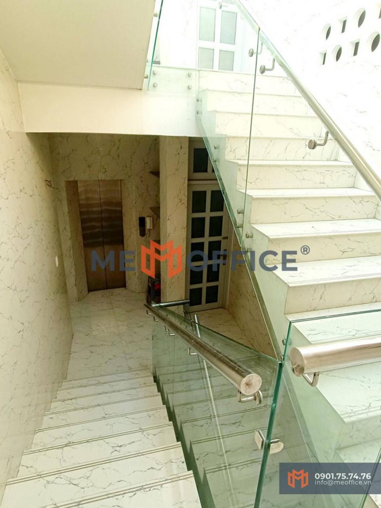 Thang bộ văn phòng cho thuê Thuận Kiều Building (8-10 Thuận Kiều, Phường 12, Quận 5) - Hotline 0901.75.74.76