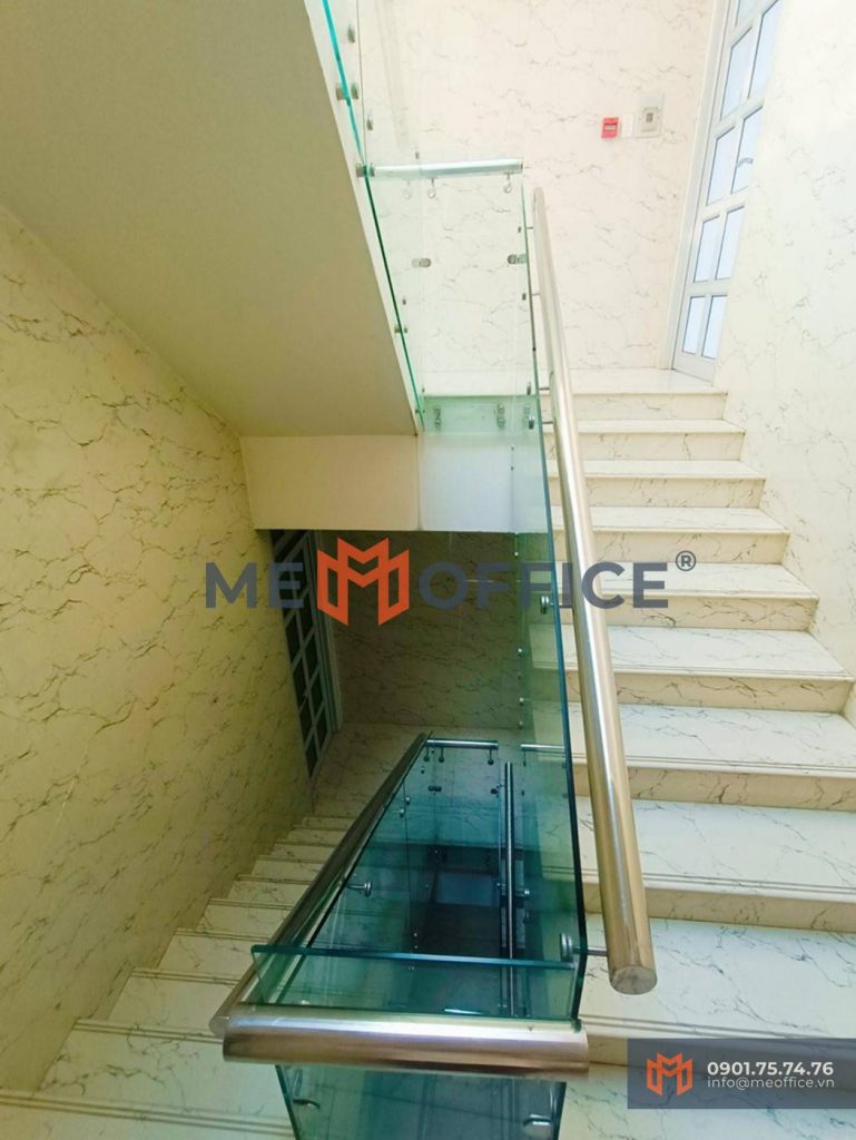 Thang bộ văn phòng cho thuê Thuận Kiều Building (8-10 Thuận Kiều, Phường 12, Quận 5) - Hotline 0901.75.74.76
