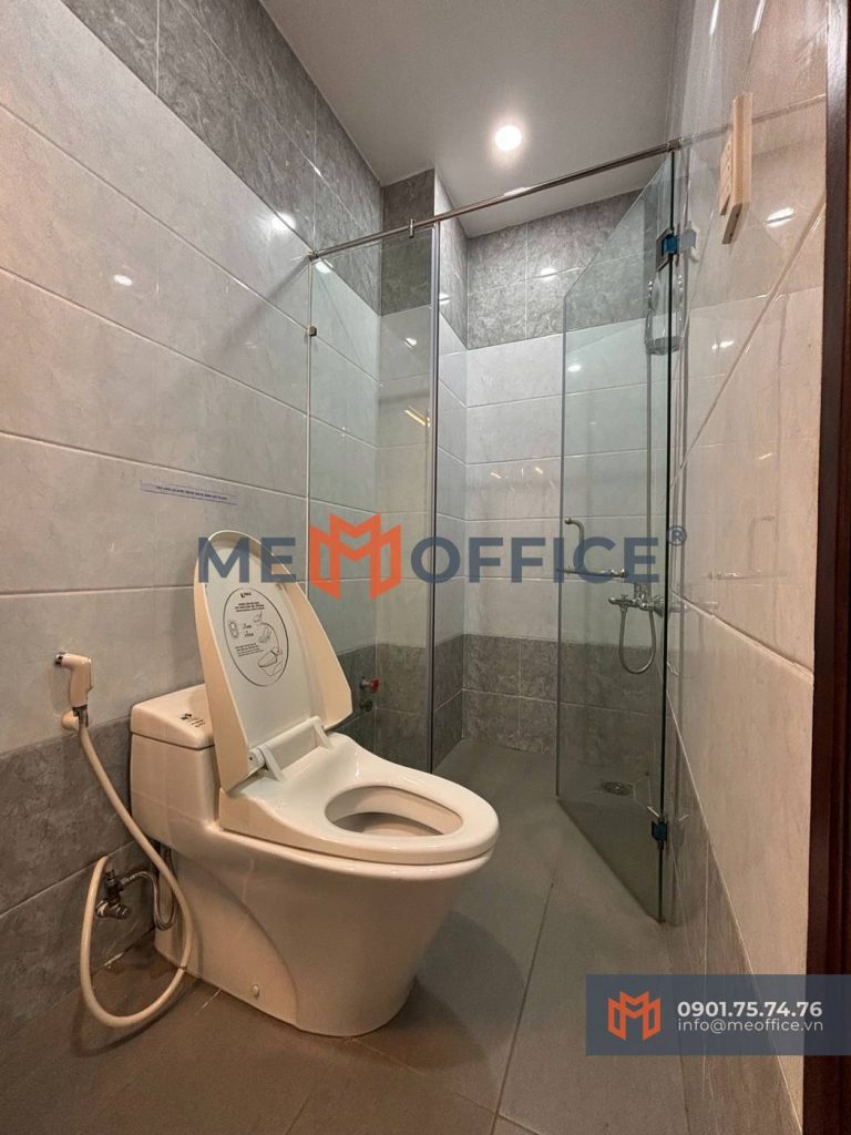 Nhà vệ sinh văn phòng cho thuê Tòa nhà 243A20 Nguyễn Thượng Hiền, Phường 6, Quận Bình Thạnh - Hotline 0901.75.74.76