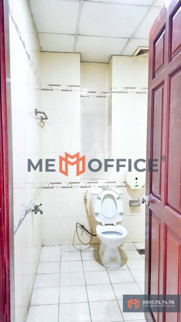 Nhà vệ sinh văn phòng cho thuê Halo Building Nguyễn Thị Minh Khai (354-356 Nguyễn Thị Minh Khai, Phường 5, Quận 3) - Hotline 0901.75.74.76