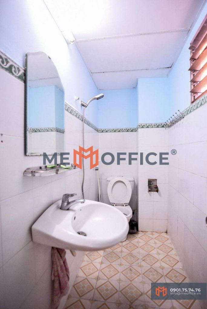 Nhà vệ sinh văn phòng cho thuê Khai Thắng Building (55 Lê Quốc Hưng, Phường 12, Quận 4) - Hotline 0901.75.74.76