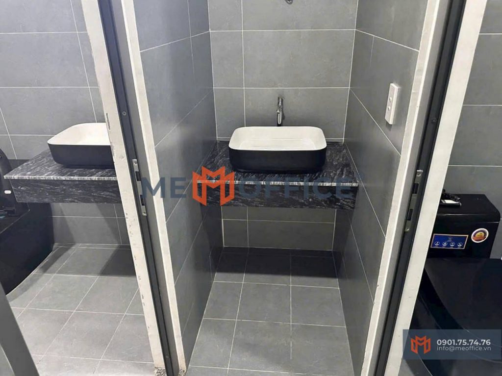 Nhà vệ sinh văn phòng cho thuê Airport Building (58 Cửu Long, Phường 2, Quận Tân Bình) - Hotline 0901.75.74.76