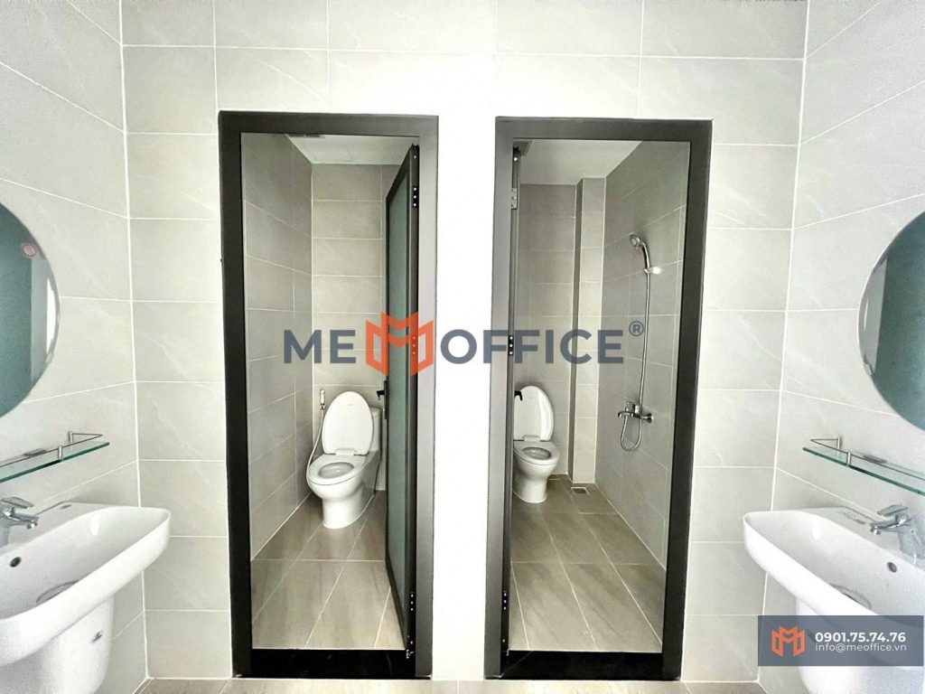 Nhà vệ sinh văn phòng cho thuê Tòa nhà 243 Đồng Đen (243B-243C Đồng Đen, Phường 10, Quận Tân Bình) - Hotline 0901.75.74.76