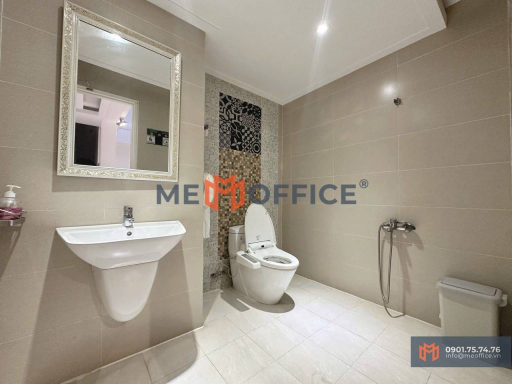 Nhà vệ sinh văn phòng cho thuê GH Building (Số 7 Đường 46 - Khánh Hội, Phường 2, Quận 4) - Hotline 0901.75.74.76