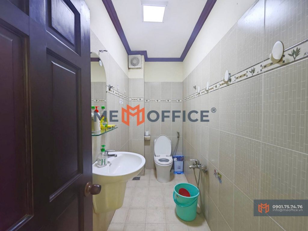 Nhà vệ sinh văn phòng cho thuê D-Office Building (49-51 Đường 17B, Phường Bình Trị Đông B, Quận Bình Tân)- Hotline 0901.75.74.76