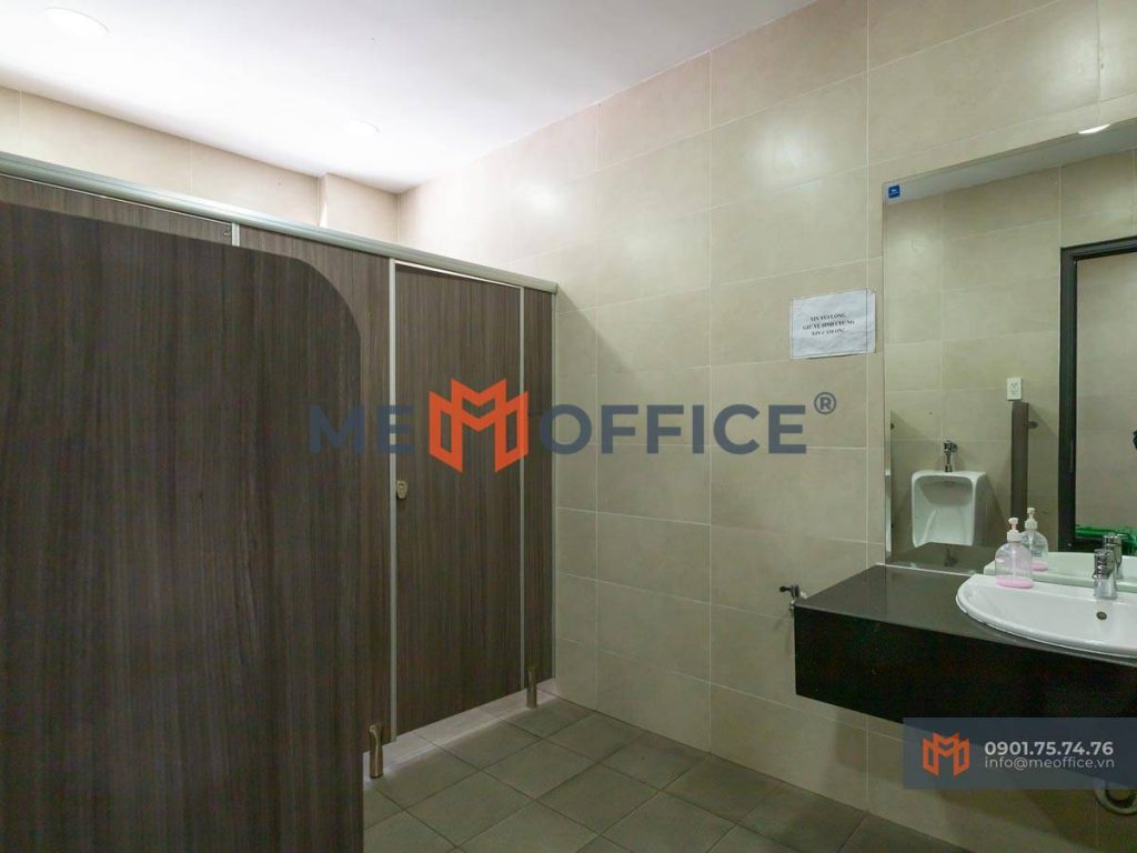 Nhà vệ sinh văn phòng cho thuê Diamond Building - 8-10 Tạ Hiện, Phường Cát Lái, TP.HCM (P. Thạnh Mỹ Lợi, Q2) - Hotline 0901.75.74.76
