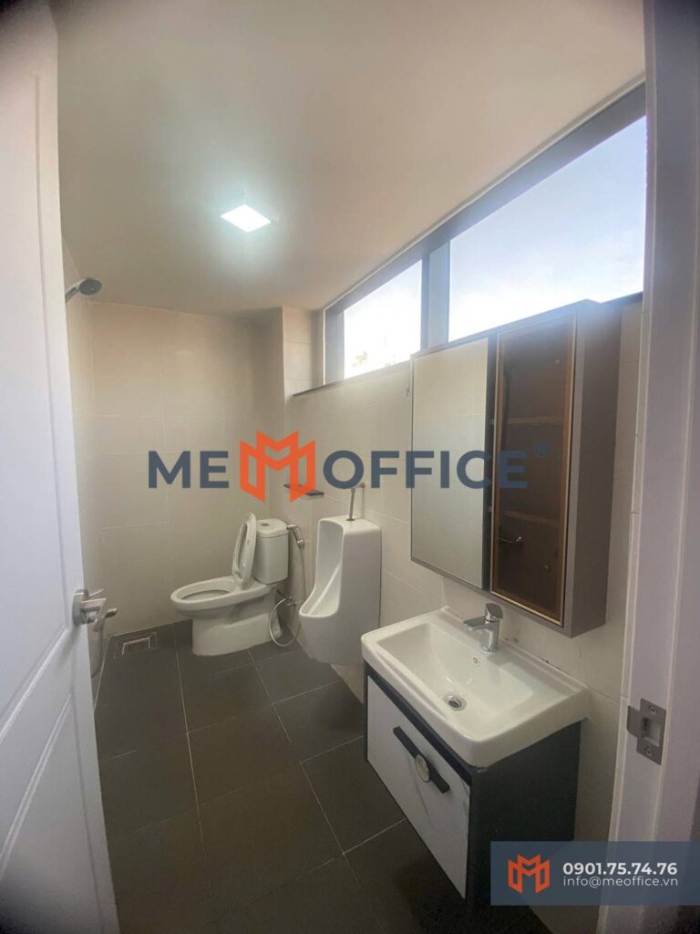 Nhà vệ sinh văn phòng cho thuê Tòa nhà EMB - 82-84 Lê Quang Định, Phường Bình Thạnh, TP.HCM (P14, BTh) - Hotline 0901.75.74.76