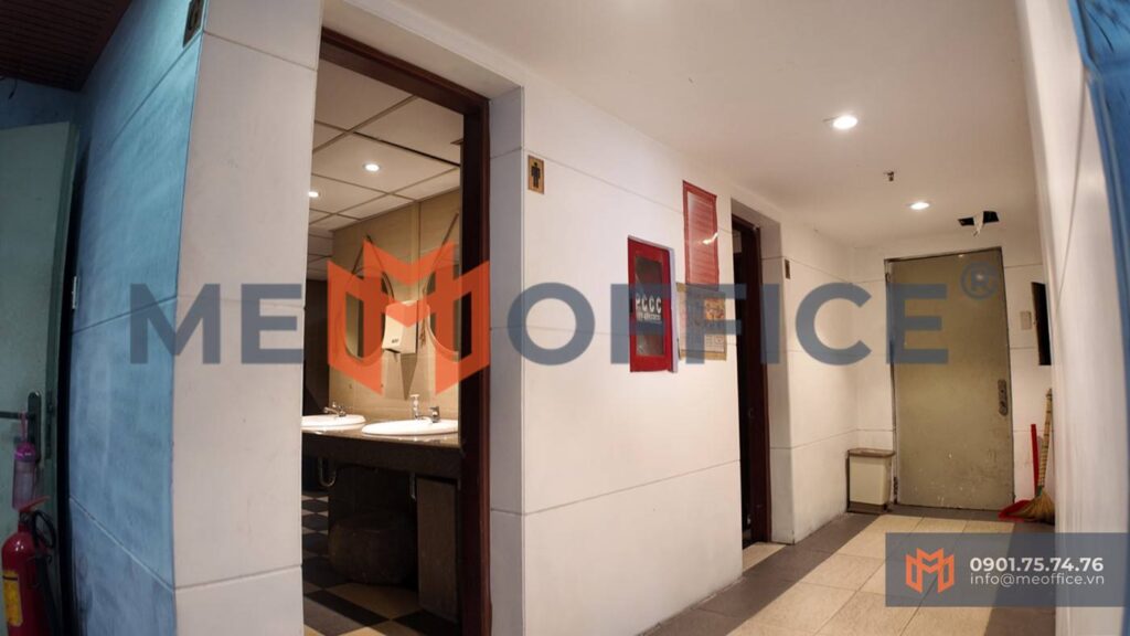 Nhà vệ sinh văn phòng cho thuê Halo Building Nguyễn Kiệm - 607-609 Nguyễn Kiệm, Phường Đức Nhuận, TP.HCM (P9, PN) - Hotline 0901.75.74.76